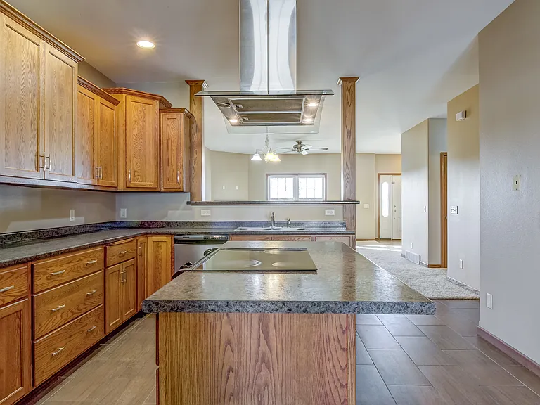 956 Parkland Dr — Photo 16