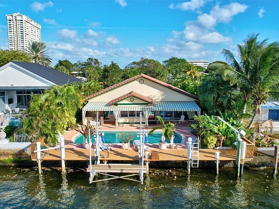 2nd image of 305 S Riverside Drive