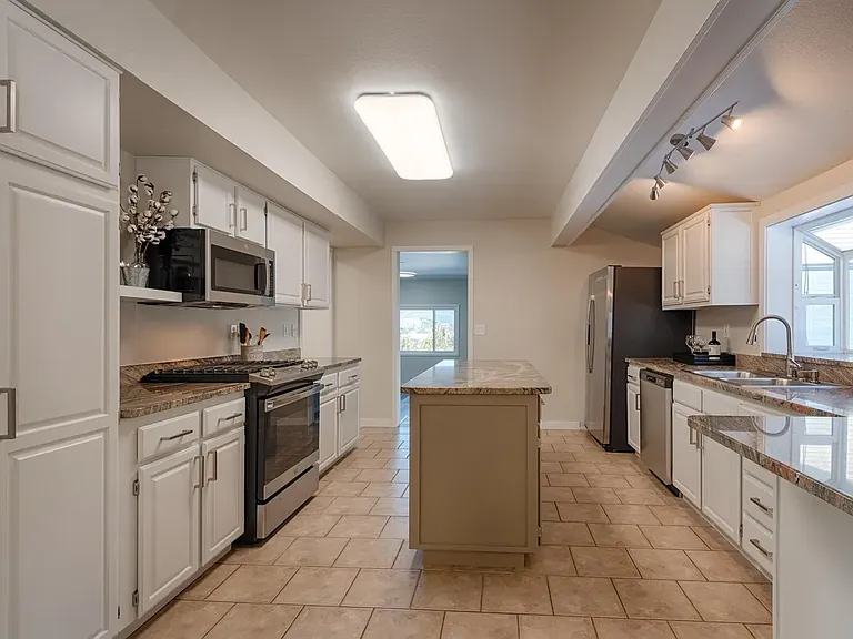 711 Terrace Dr — Photo 11