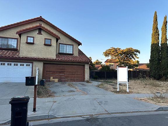 2nd image of 932 Alexis Ct
