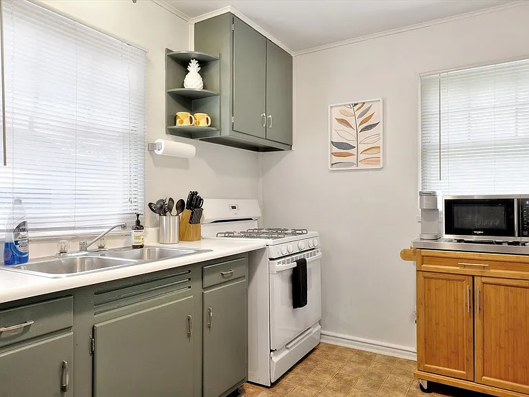 303 Hessel Blvd — Photo 12
