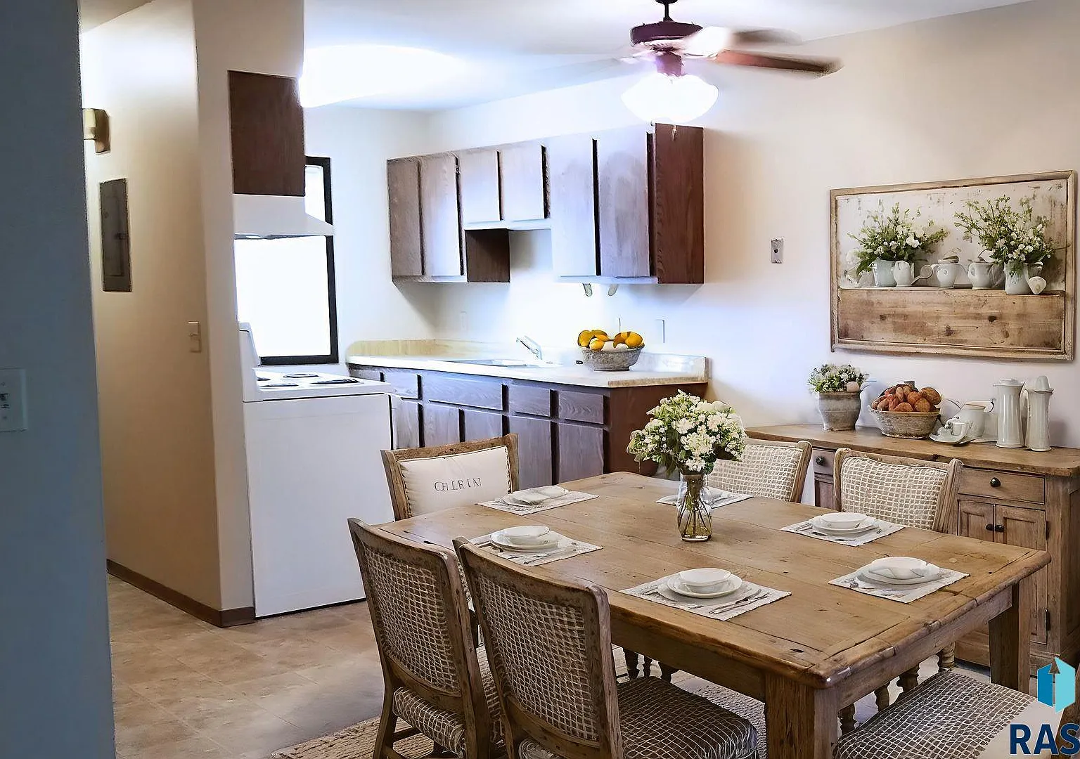 2 bed, 800 sqft, $1,095 — Photo 2