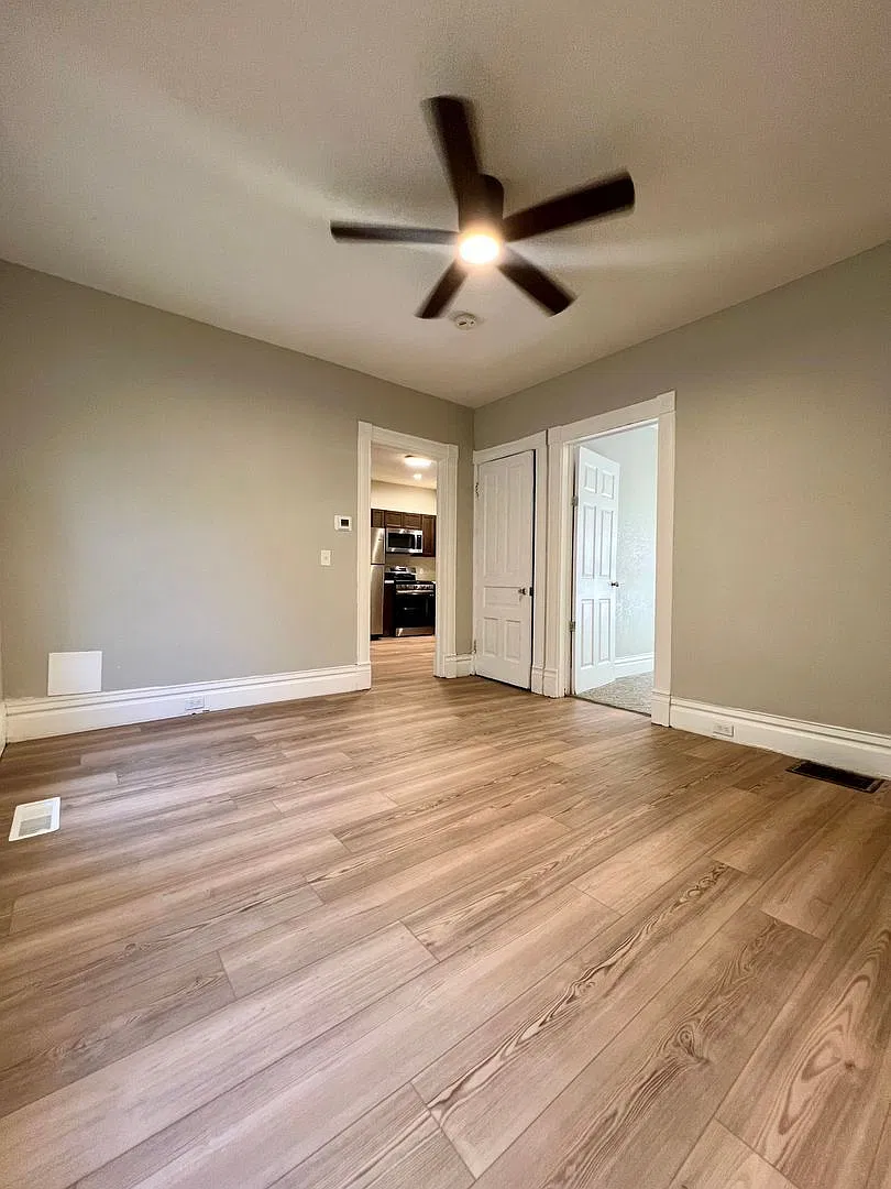 2 bed, 1.0 bath, $1,200 — Photo 3