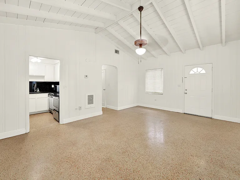 330 Madeira Ave #1 — Photo 2