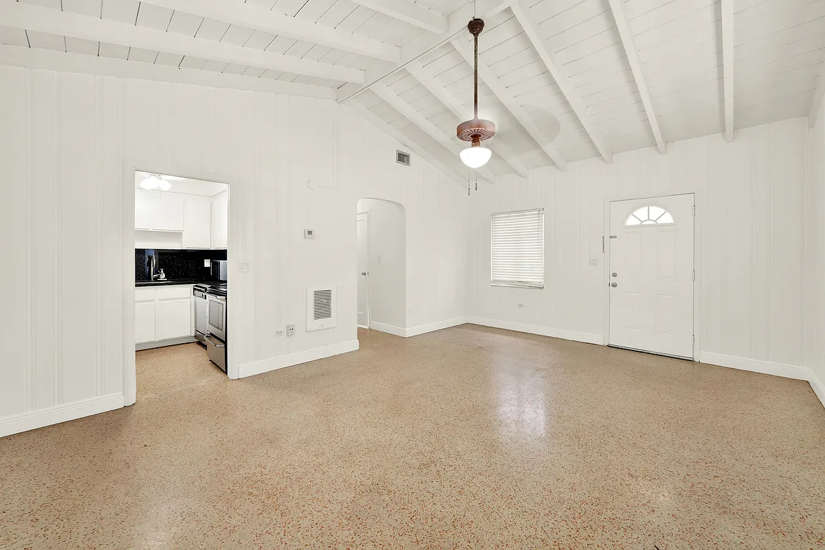 Building Photo - 330 Madeira Ave #1