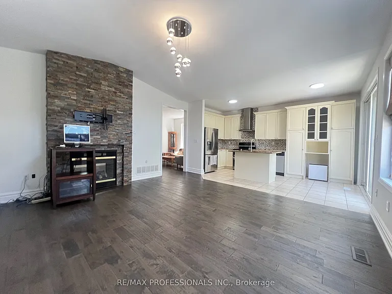 3895 Henrietta Way #MAIN — Photo 10