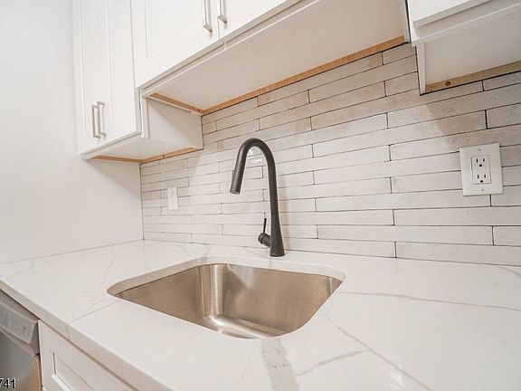 3rd image of 170 Seaman St
