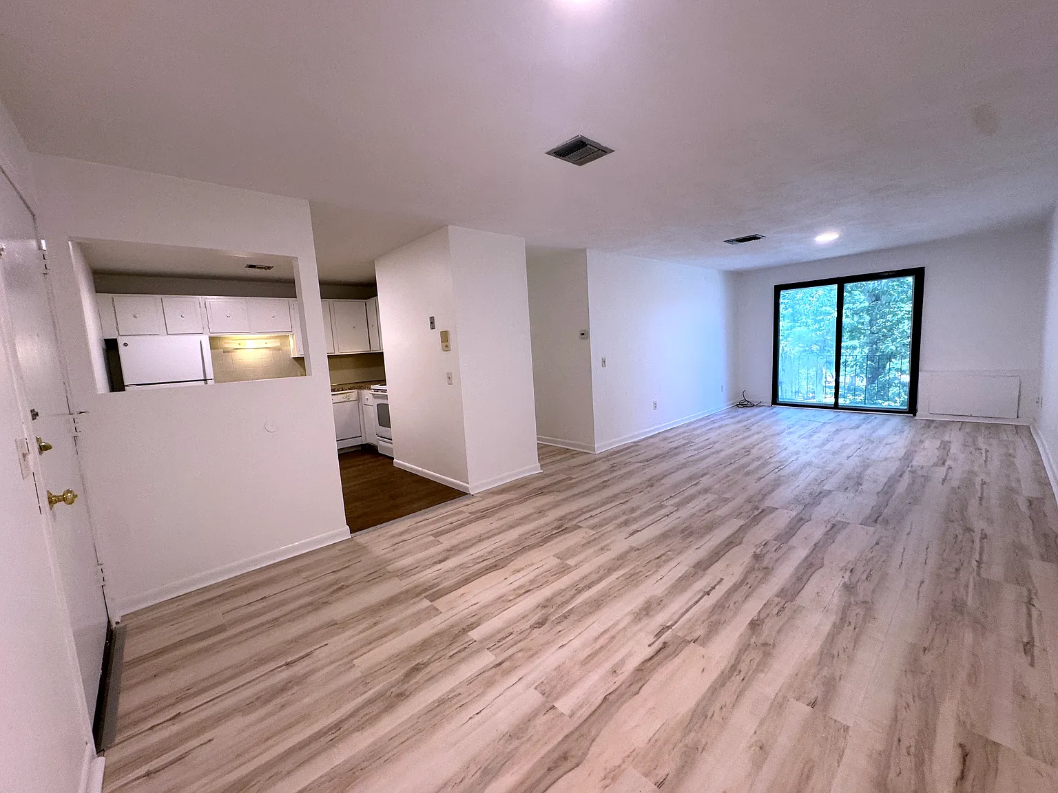 2 bed, 996 sqft, $1,900 — Photo 1