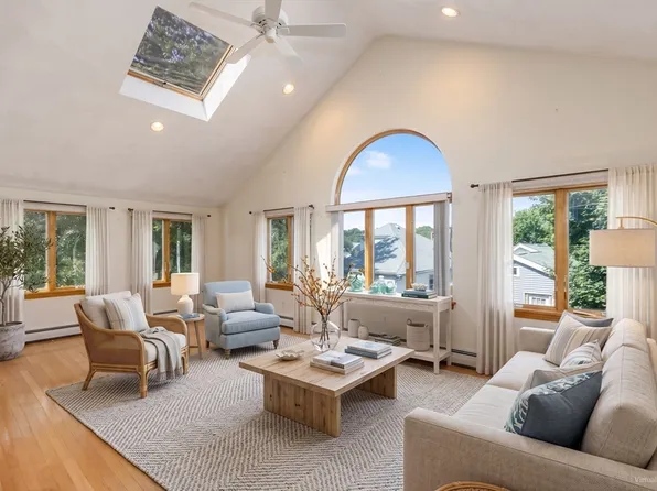 8 Luzitania Ave, Gloucester, MA 01930