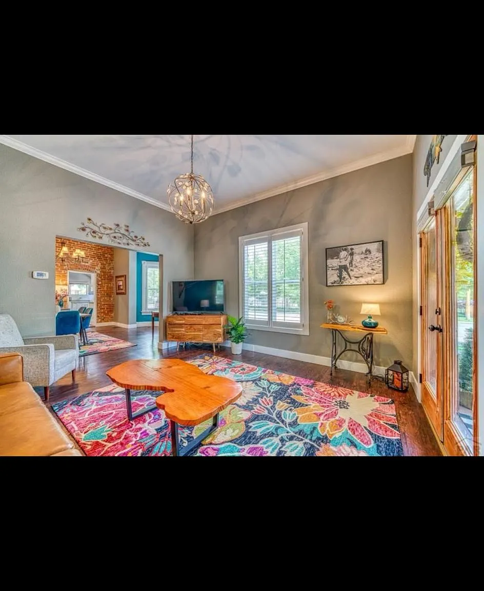 731 Greenwood Ave — Photo 1