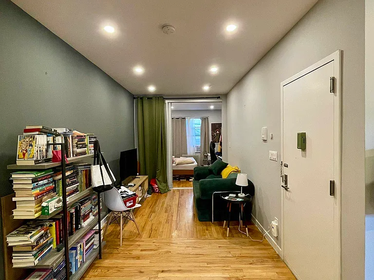 22-70 41st St #2R — Photo 18