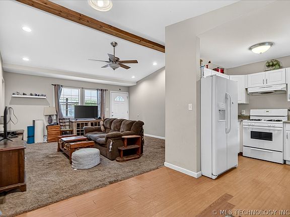 4th image of 221 Spring Rd
