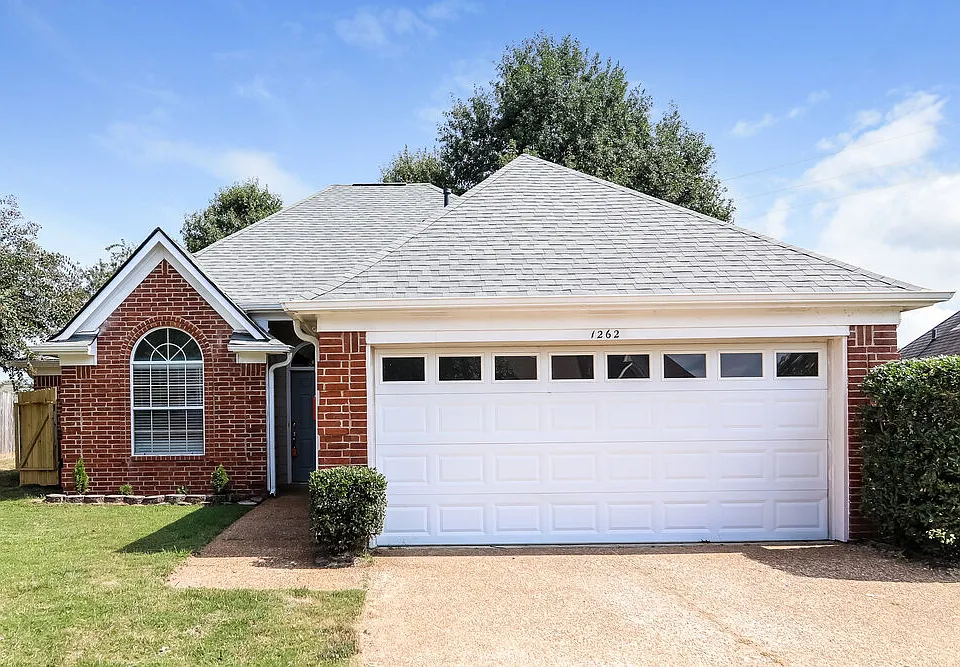 1262 Breezy Valley Dr