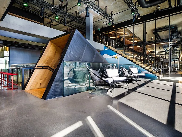 Lobby lounge