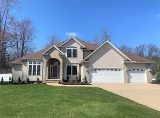 7596 Sweet Hollow Dr, Mentor, OH 44060