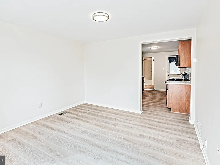 1010 Clayton St — Photo 2