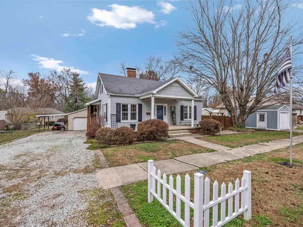 227 W Vine St, Oakland City, IN 47660