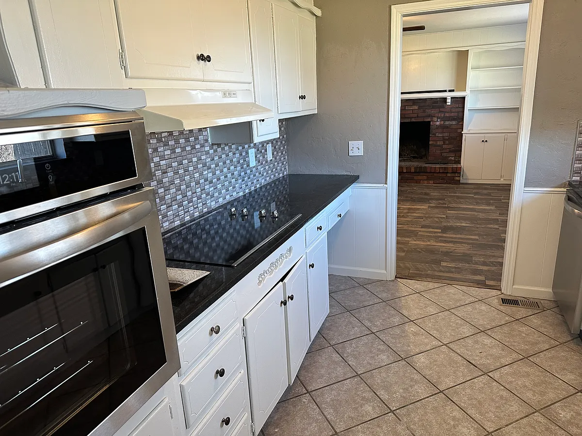 Building Photo - 6461 N Sterling Dr