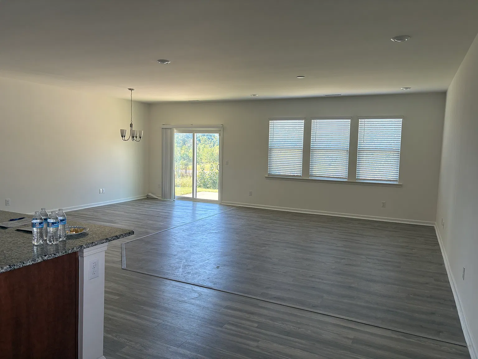1141 Noor Ln — Photo 4