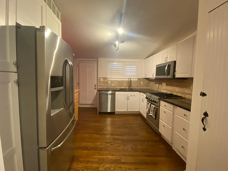 208 Ford St — Photo 8