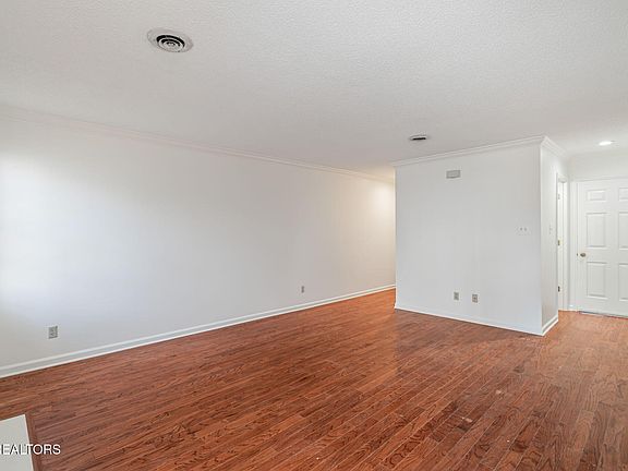5th image of 7804 Village Dr