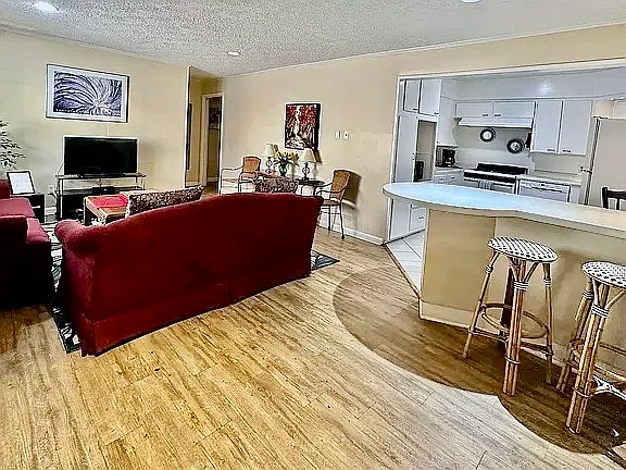 1 bed, 850 sqft, $1,700 — Photo 3