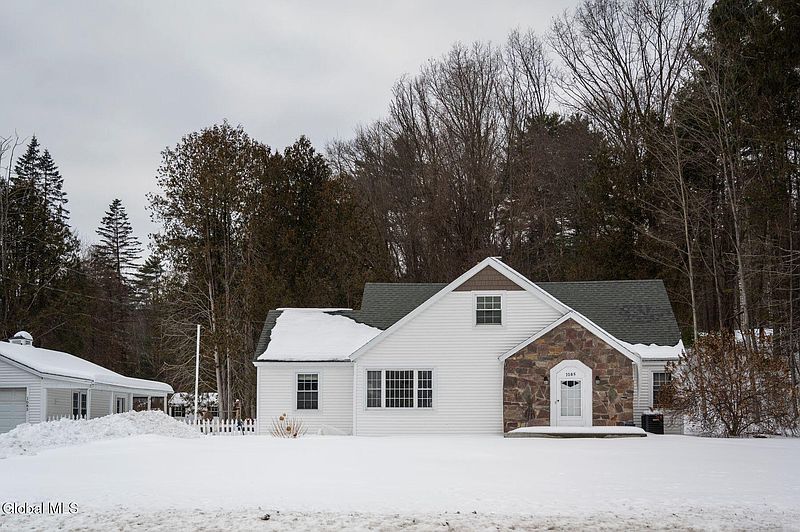 3rd image of 1085 W Mountain Road