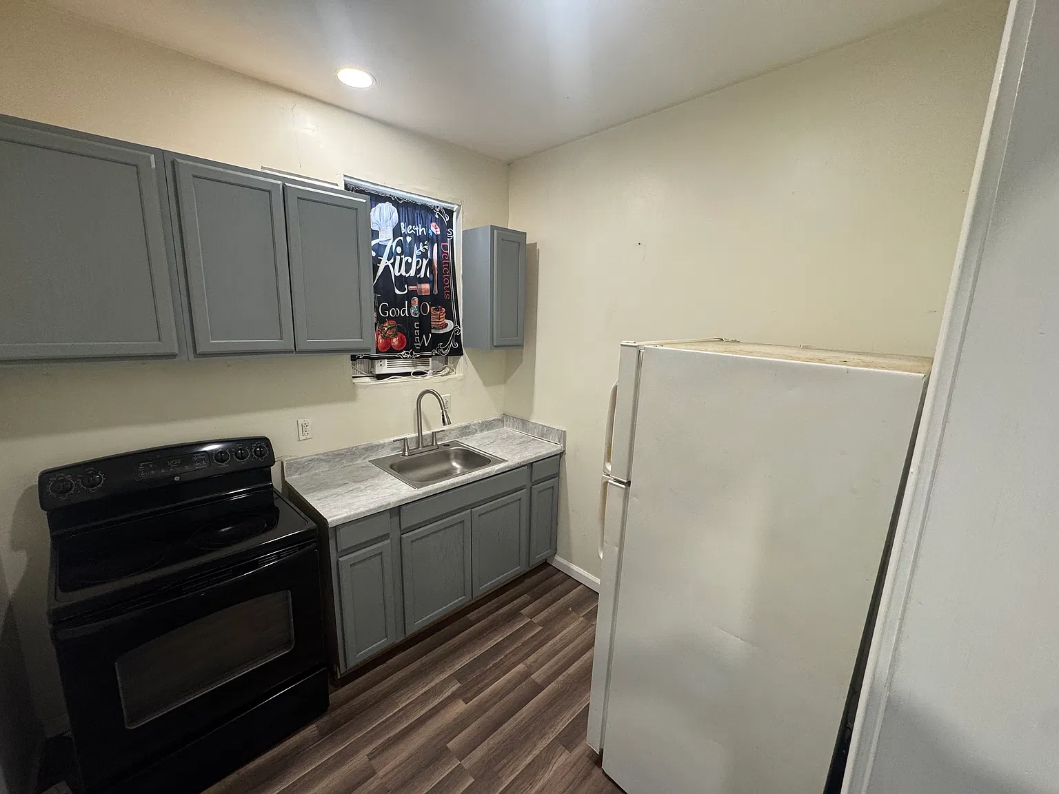 Studio, 750 sqft, $1,250 — Photo 3