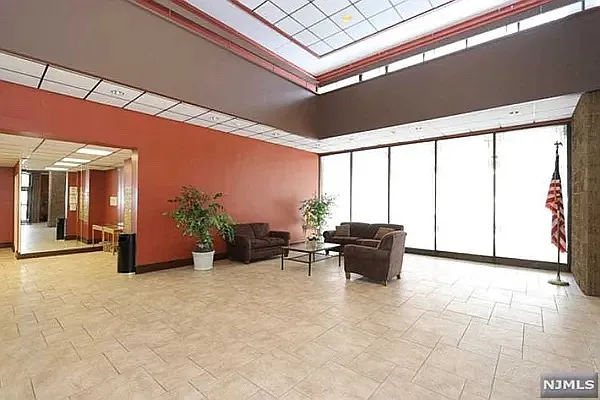 Building Photo - 555 Gorge Rd #3J
