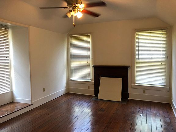 Another view of the bedroom.