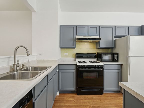 2nd image of 2052 Waverly Ln