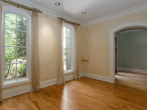 4th image of 5501 Collinwood Ave