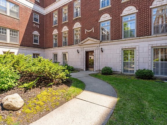 3rd image of 488 Sheridan Rd APT 2