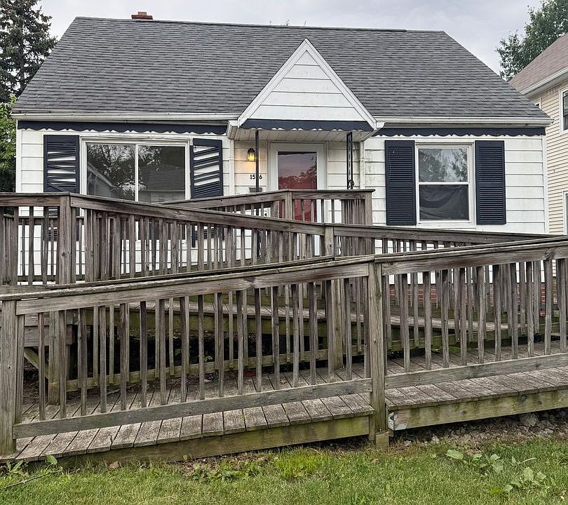 1st image of 1526 E 204th St