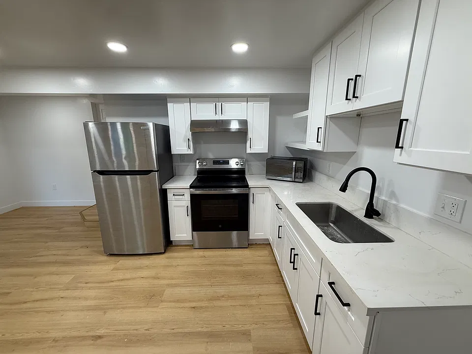 74 N Laurel St #96
