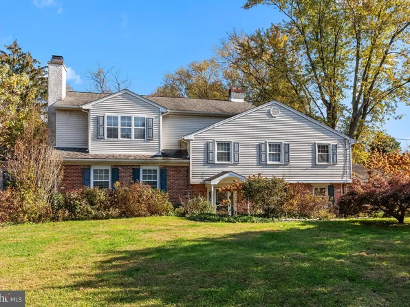 521 Horseshoe Dr, Media, PA 19063