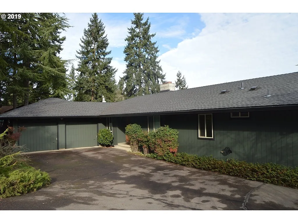 2415 Wilson Dr photo 1