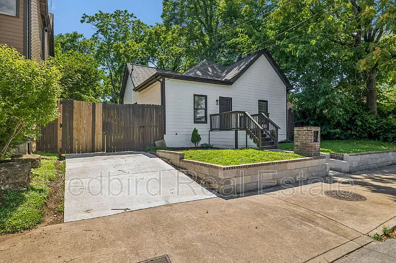 3 bed, 1.5 bath, 1709 sqft, $2,950 — Photo 2