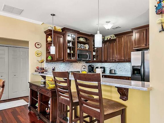 Living room/ Kitchen
