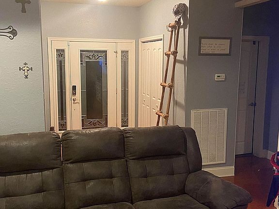 2nd image of 121 Bristol Ln