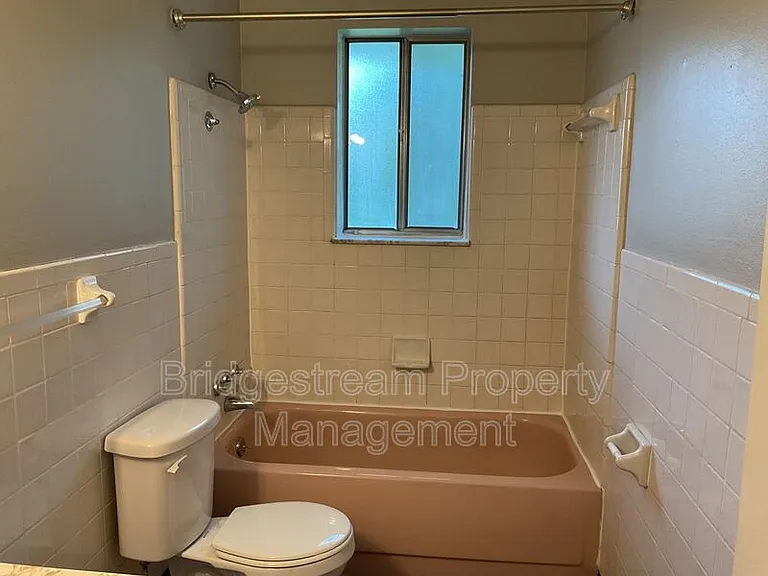 7837 N Main St #9 — Photo 11