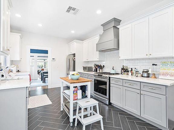 5th image of 2253 W 30th St
