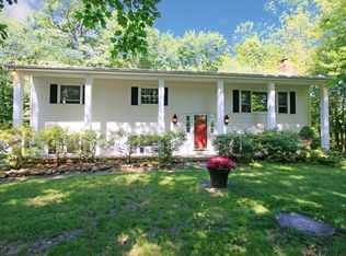4 Wedgewood Dr, Danbury, CT 06811
