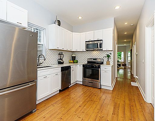 3rd image of 1651 N Sawyer Ave #2