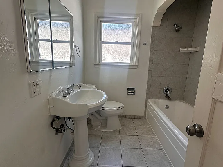 1440 Beach St — Photo 5