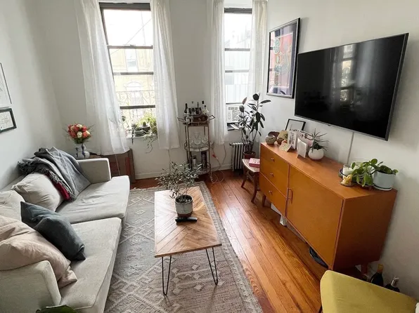 171 Thompson Street image 1 of 3