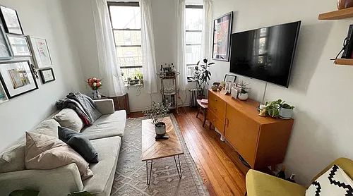 171 Thompson St Photo 1
