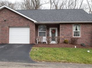 412 Angel Ln, Lower Burrell, PA 15068
