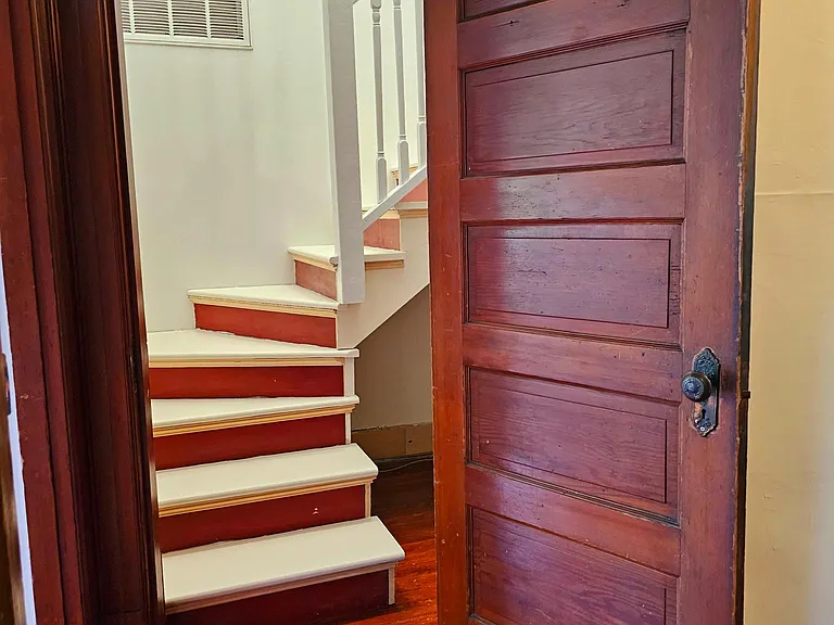 309 NE Graham St #A — Photo 8
