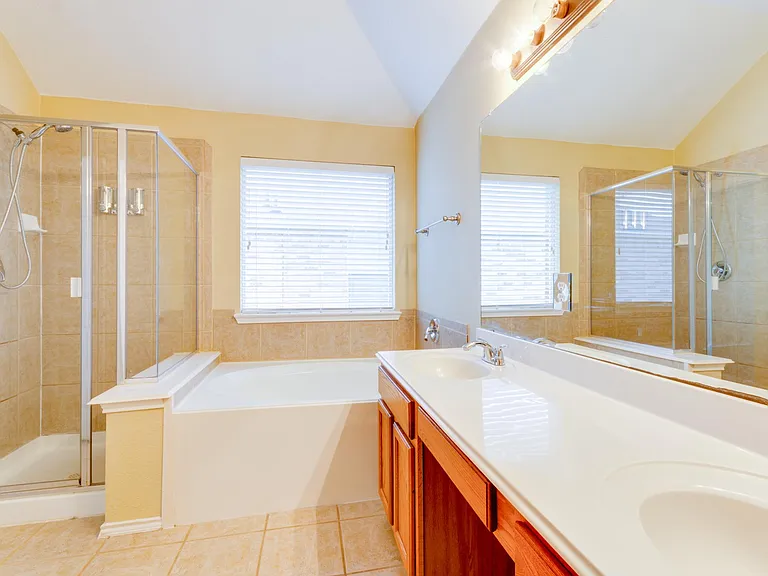 409 Knoll Park Ct — Photo 14